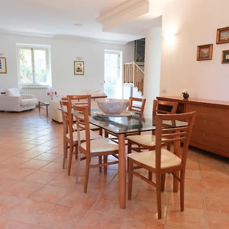 Bed & Breakfast Domus Aurea Paestum